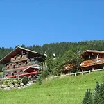 Les Triolets Szálloda